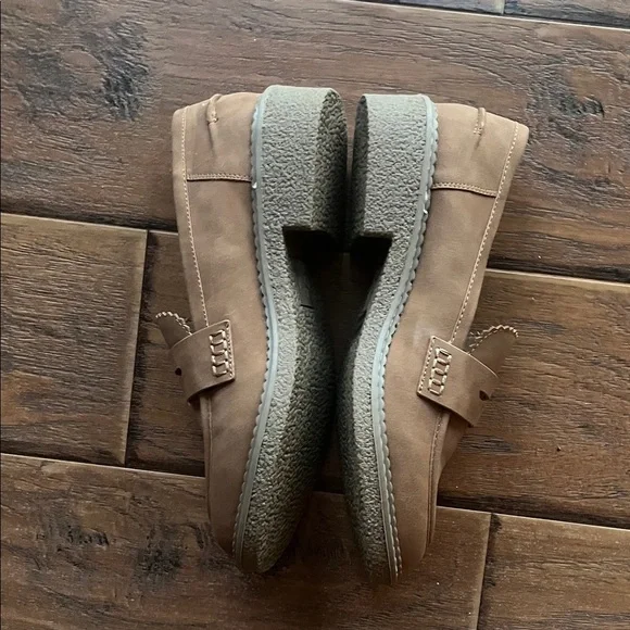 NWOT Dolce Vita Brown Leather Penny Loafers - Picture 4 of 6